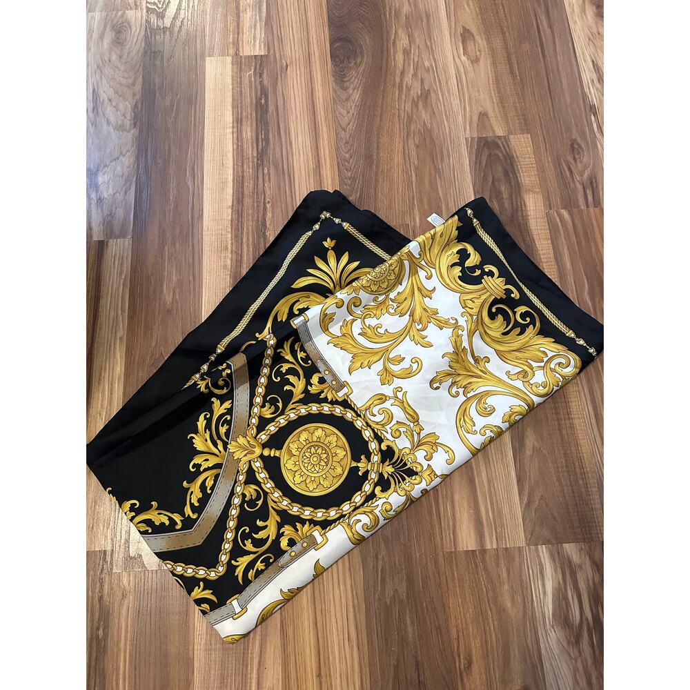 Stunning Baroque Golden/White/Black Square Scarf Wrap